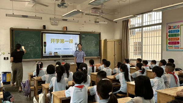 漳州：“开学第一课” 以育人初心点亮学生美好未来