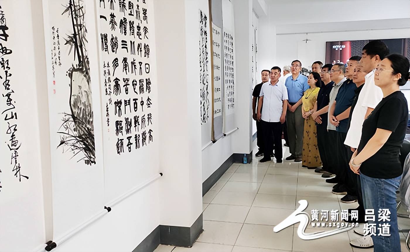 笔墨绘意 文水县书画作品展亮相南关社区